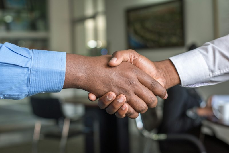 Handshake closing 10X partnership